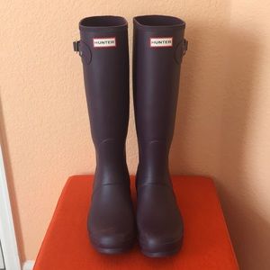 Hunter Women’s Original Tall Rainboots Dark Purple